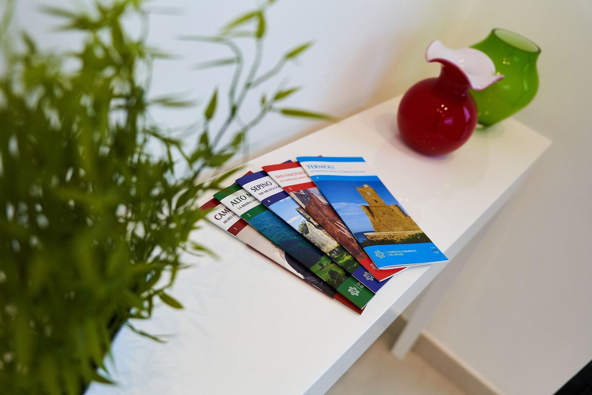 Vista Lobby Glave Rooms