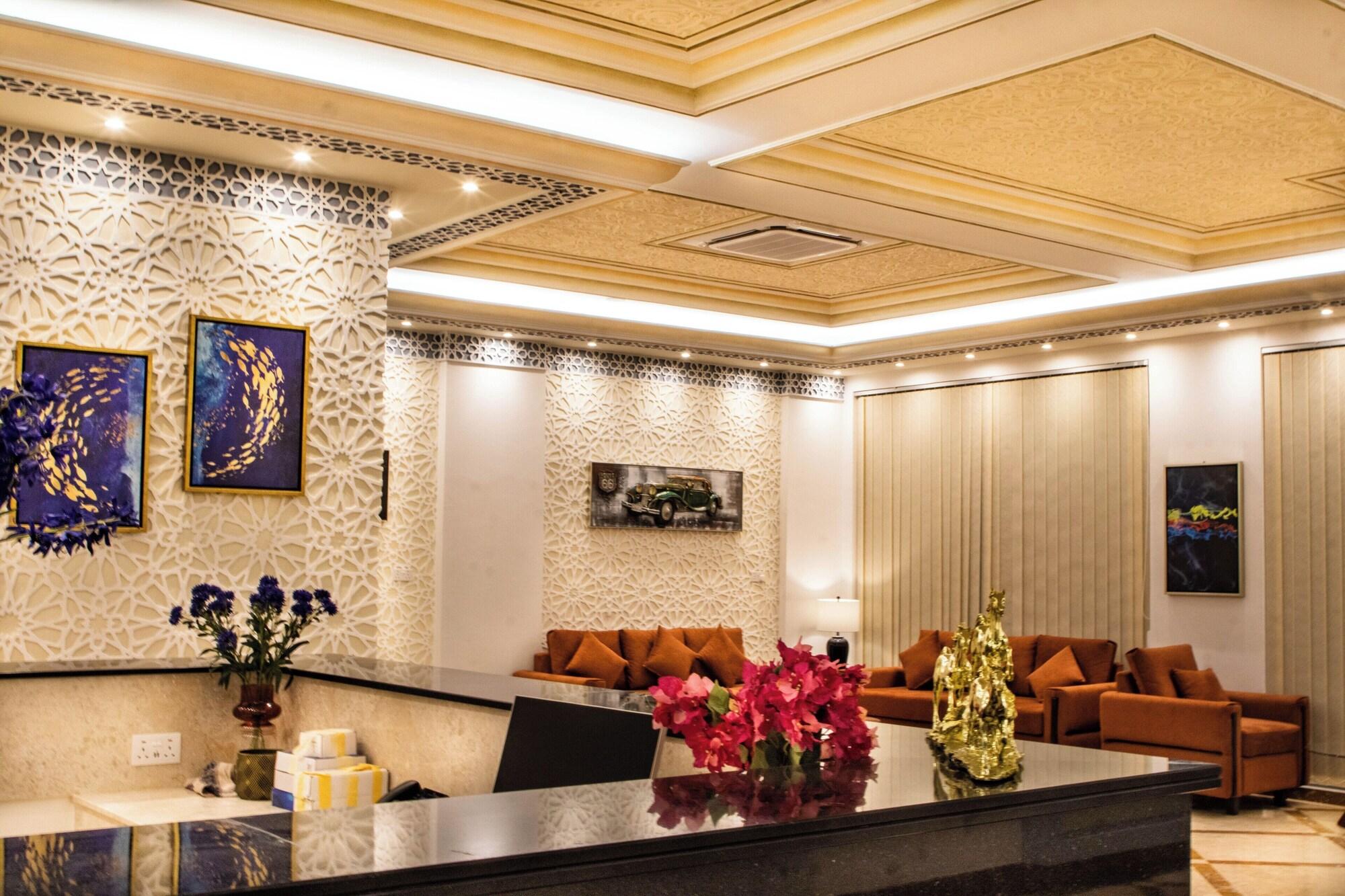 Vista Lobby 4 Guys Hotels