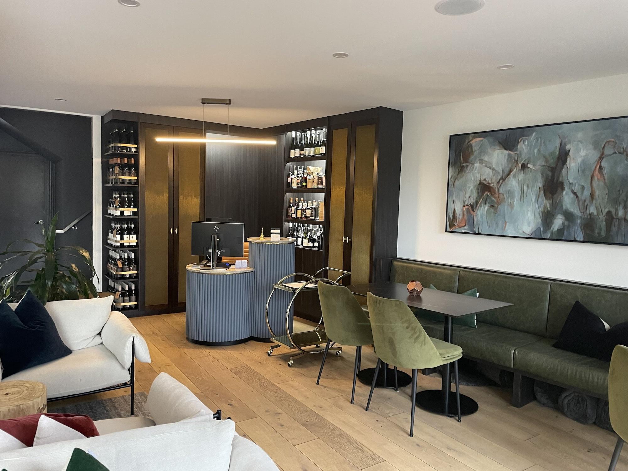 Vista Lobby The Charles Boutique Hotel & Dining