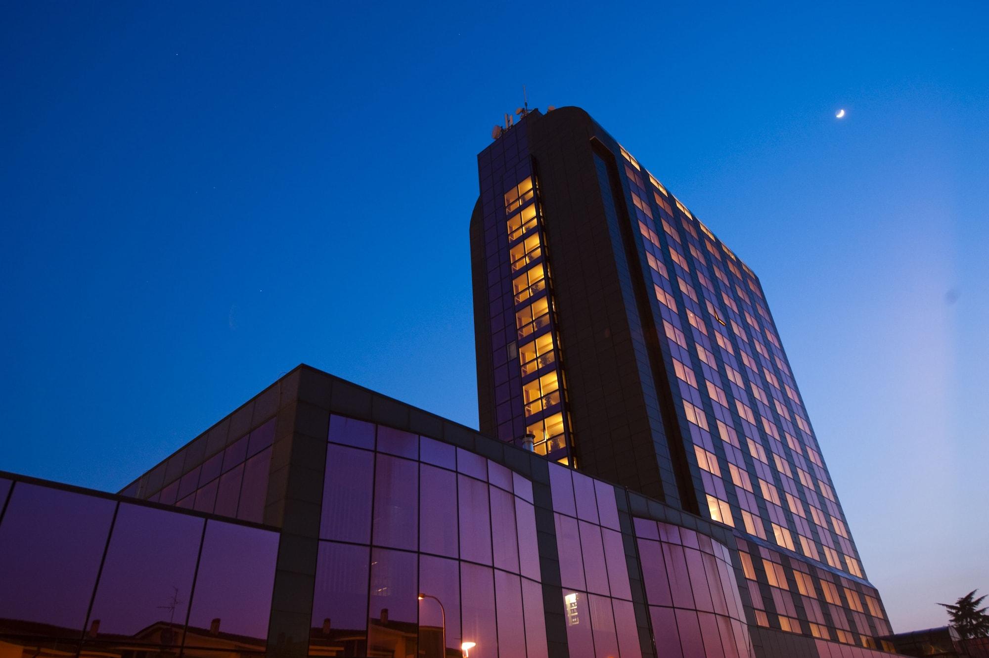 Vista Exterior Montresor Hotel Tower