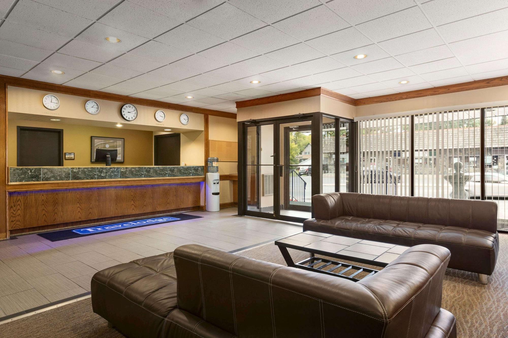 Vista Lobby Travelodge by Wyndham Kenora