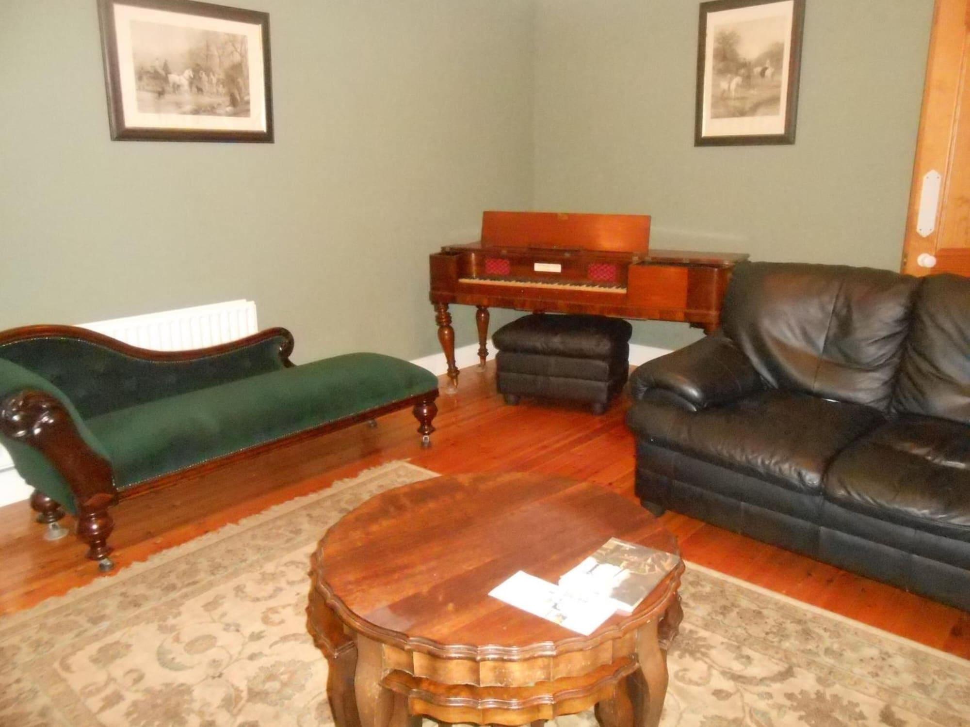 Equipamiento de Habitación Dundrum House