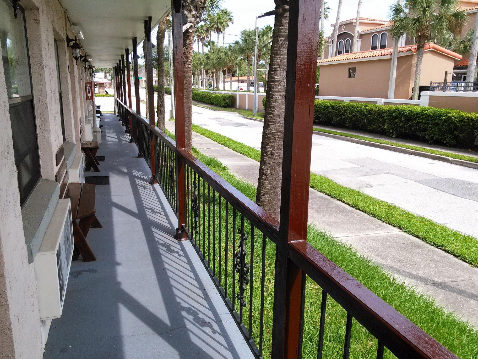 Vista Exterior Merida Inn and Suites