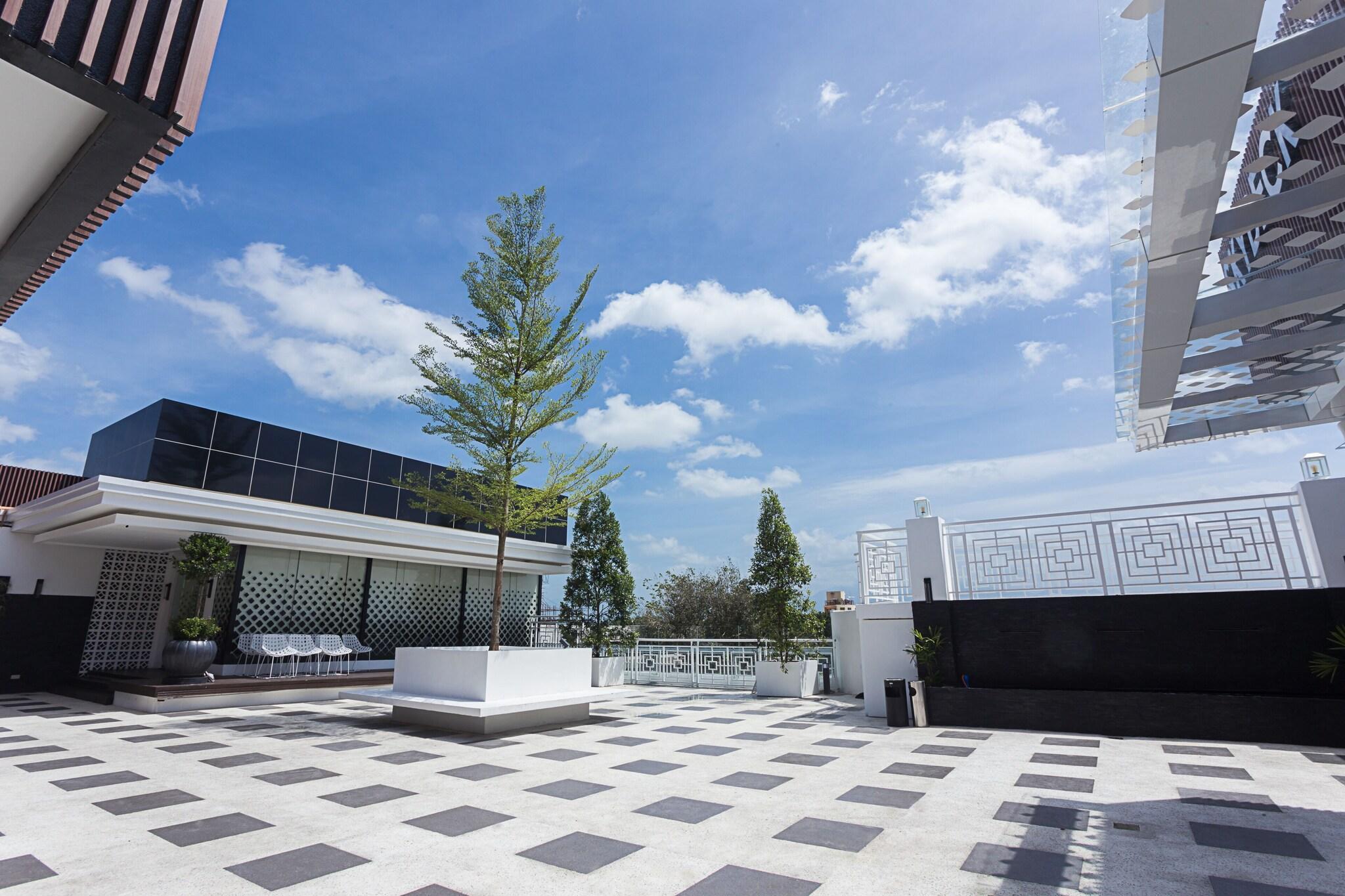 Vista Lobby Stonehill Suites