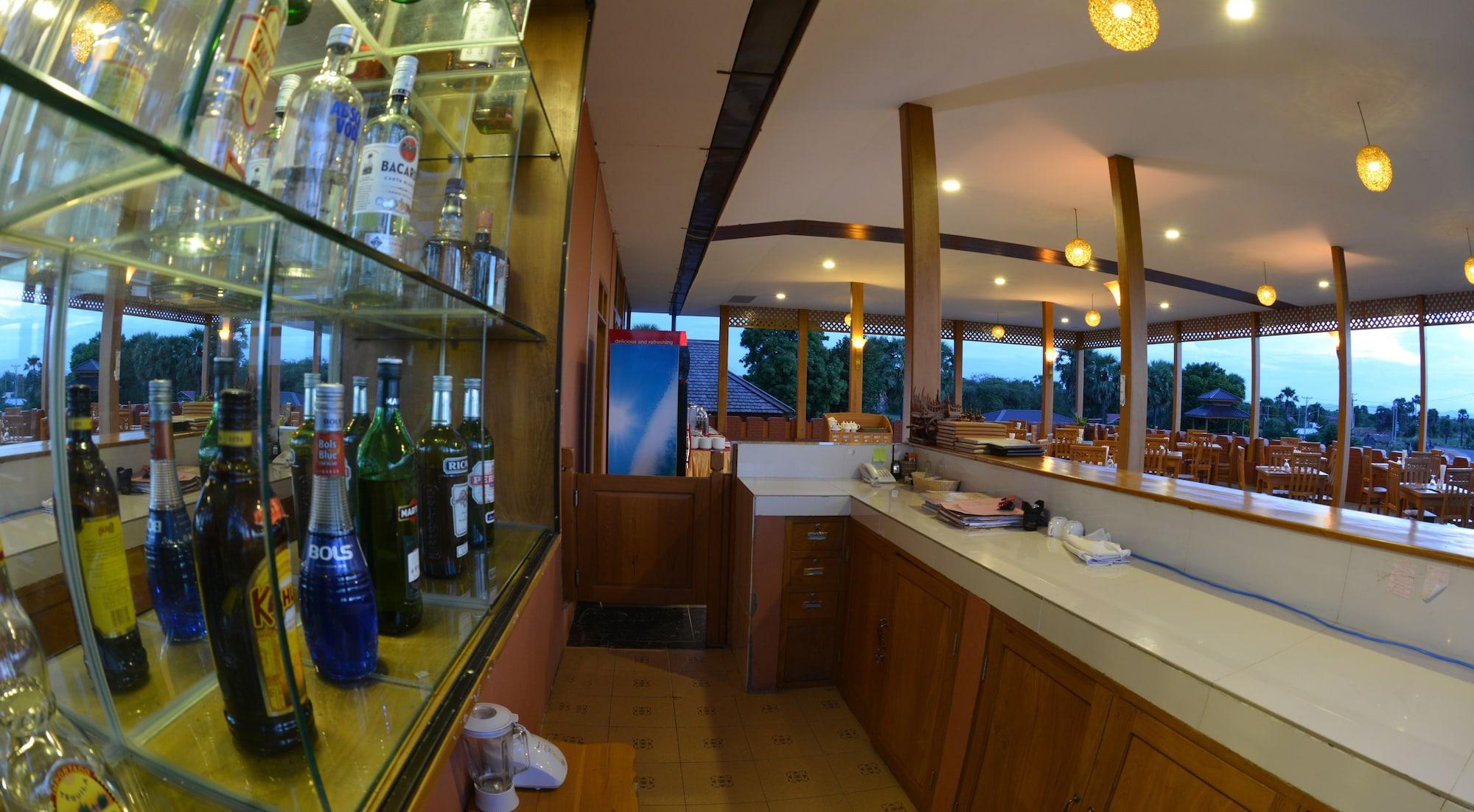 Bar/Salón Bagan Emerald Hotel