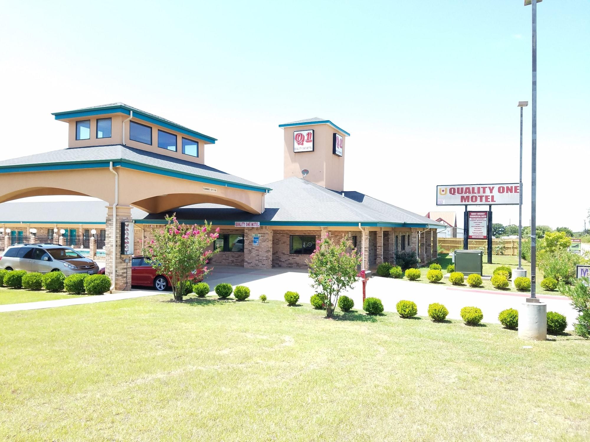 Varios Quality One Motel