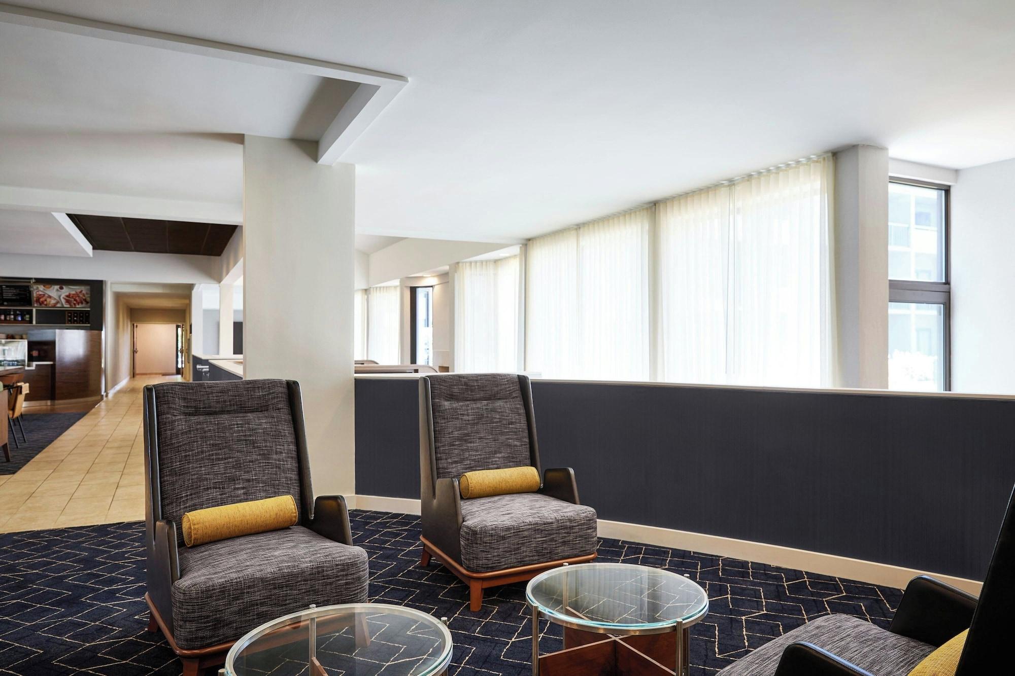 Vista Lobby Courtyard by Marriott St Louis Westport Plaza