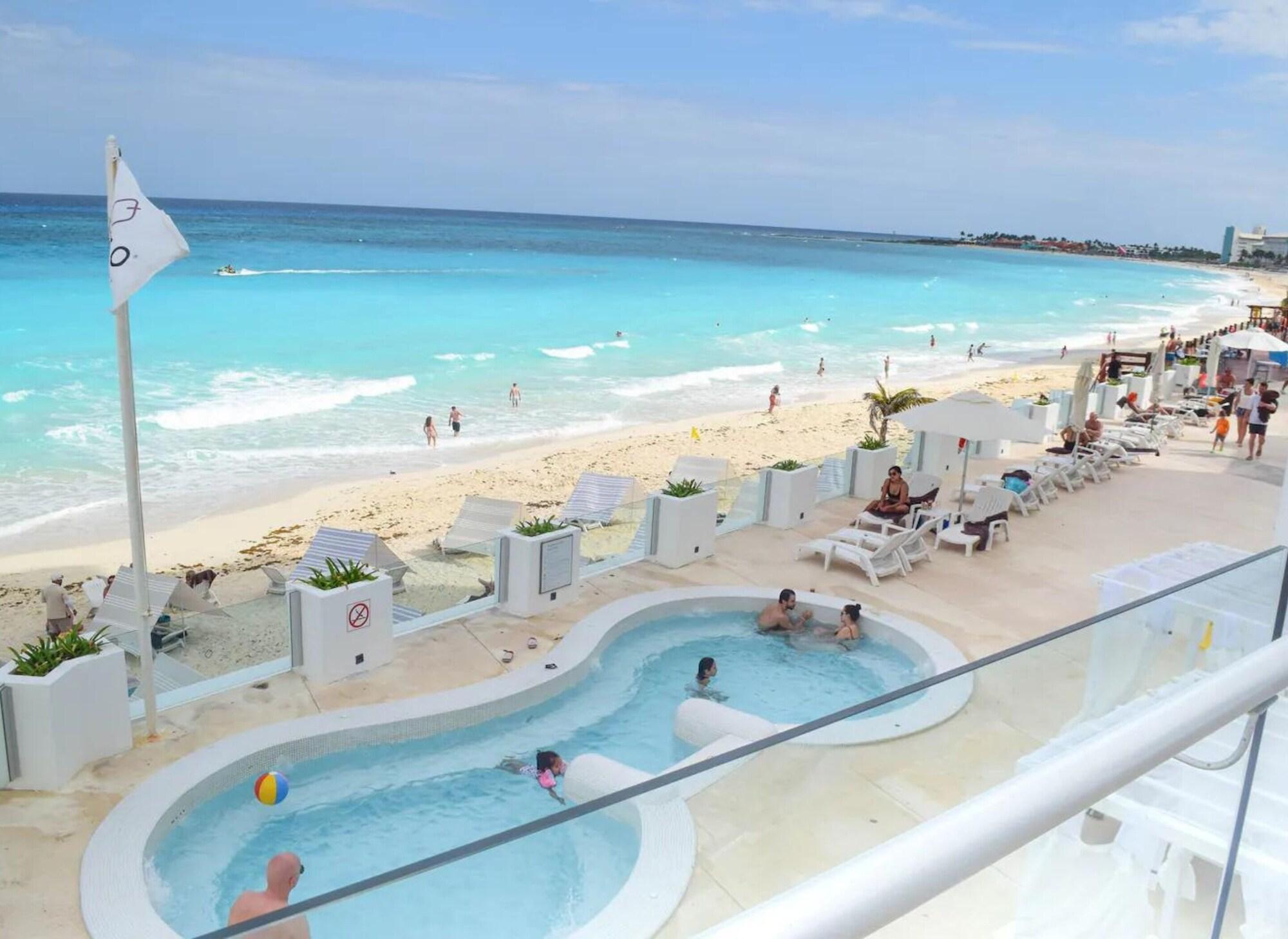 Vista Piscina Oceanfront Studio Magnificent Views