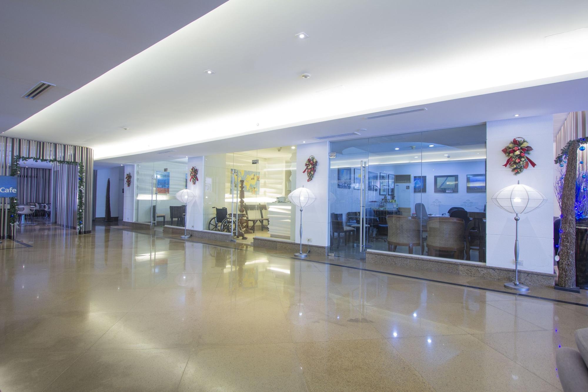 Vista Lobby Crown Regency Suites & Residences - Mactan