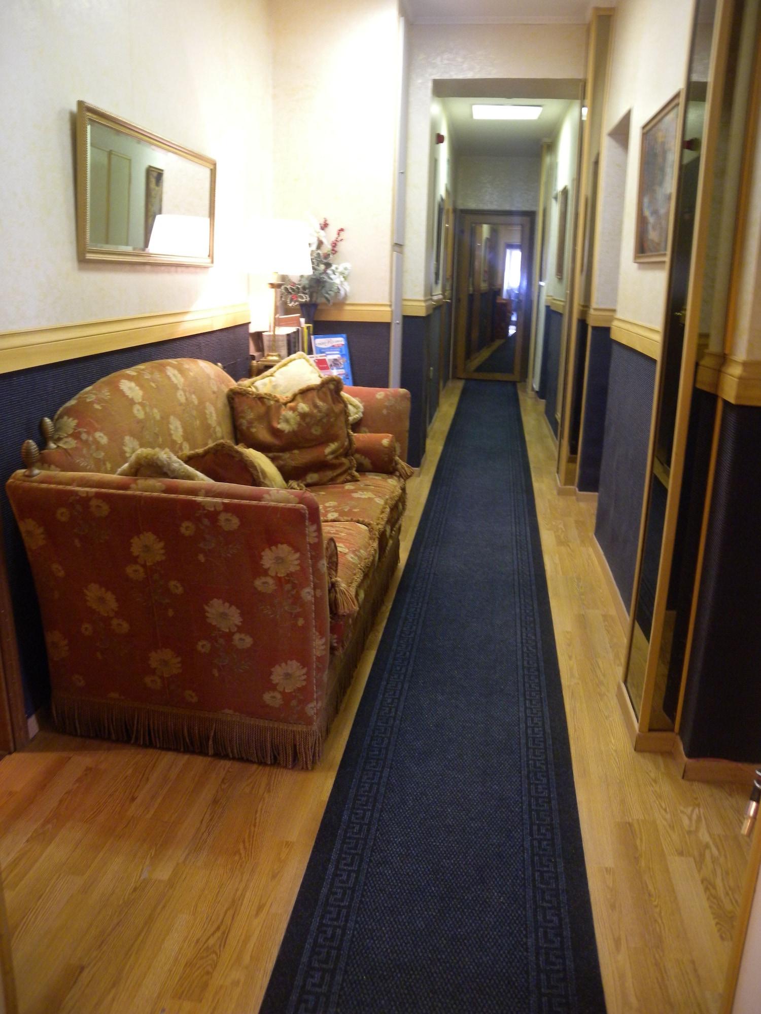 Varios Hotel Margaret