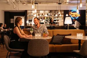 Alojamiento - Hotel Schani Salon