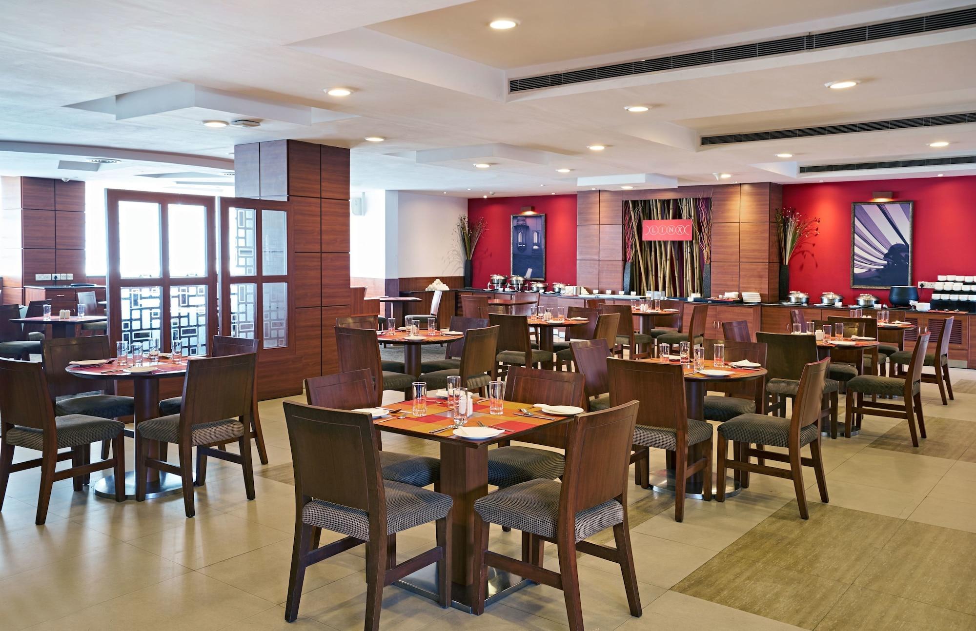 Restaurant Caspia Hotel New Delhi Shalimar Bagh