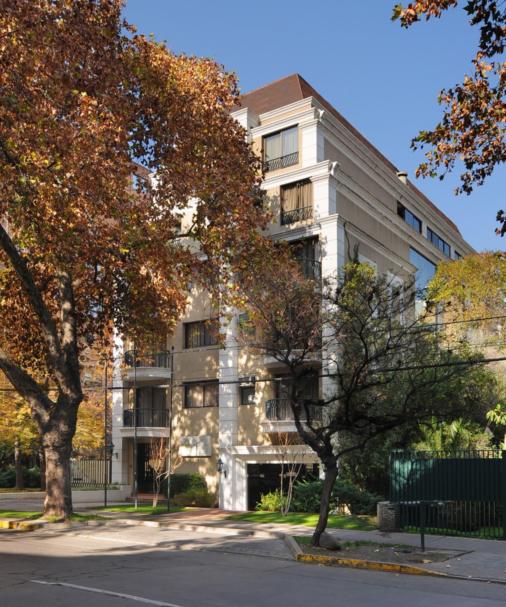 Vista Exterior Park Plaza Apartments