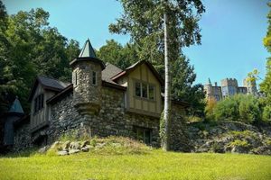Alojamiento - HIGHLANDS CASTLE overlooking Lake George.. plus 2 other Castles!