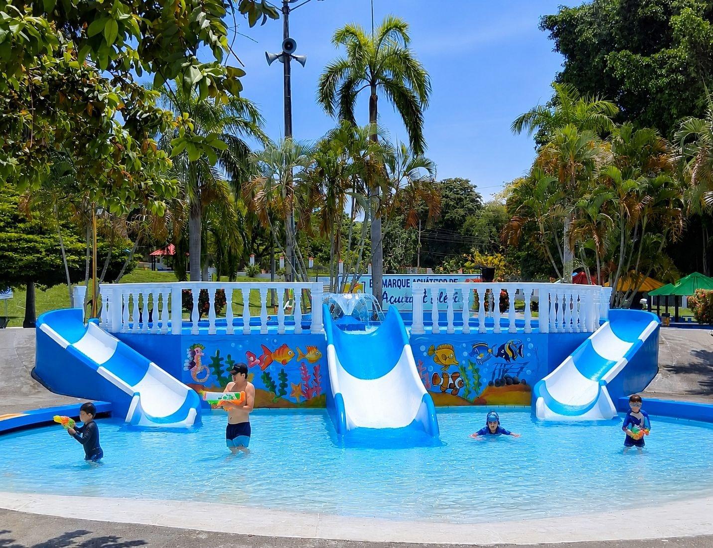 Vista Piscina Hotel y Parque Acuatico Agua Sol Alegría