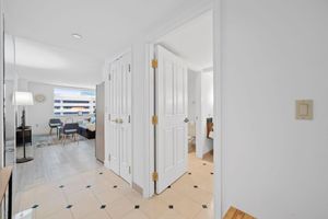 Renta Vacacional - CozySuites Showboat | Bold Ocean Front Villa