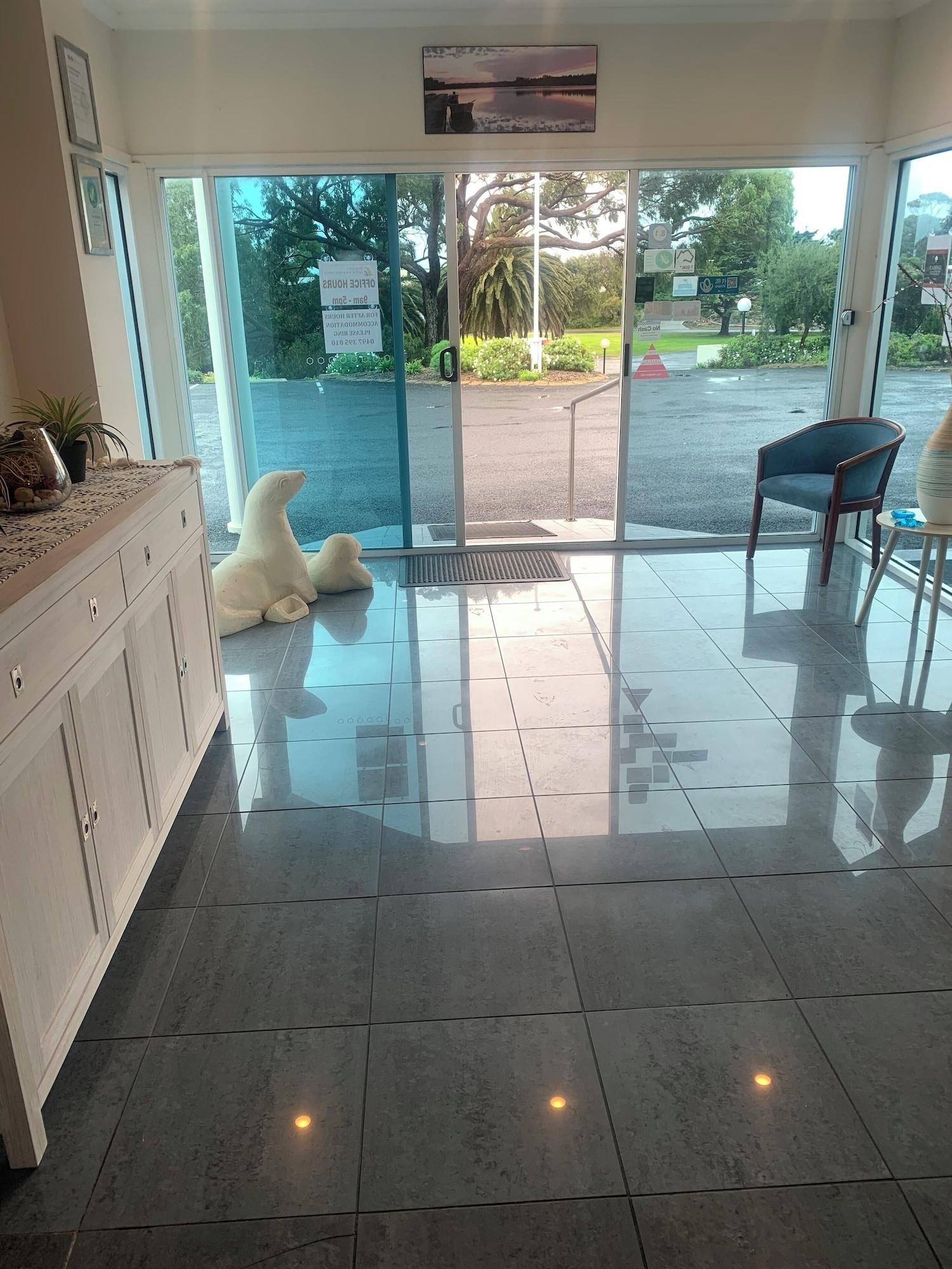 Vista Lobby Robetown Motor Inn & Apartments