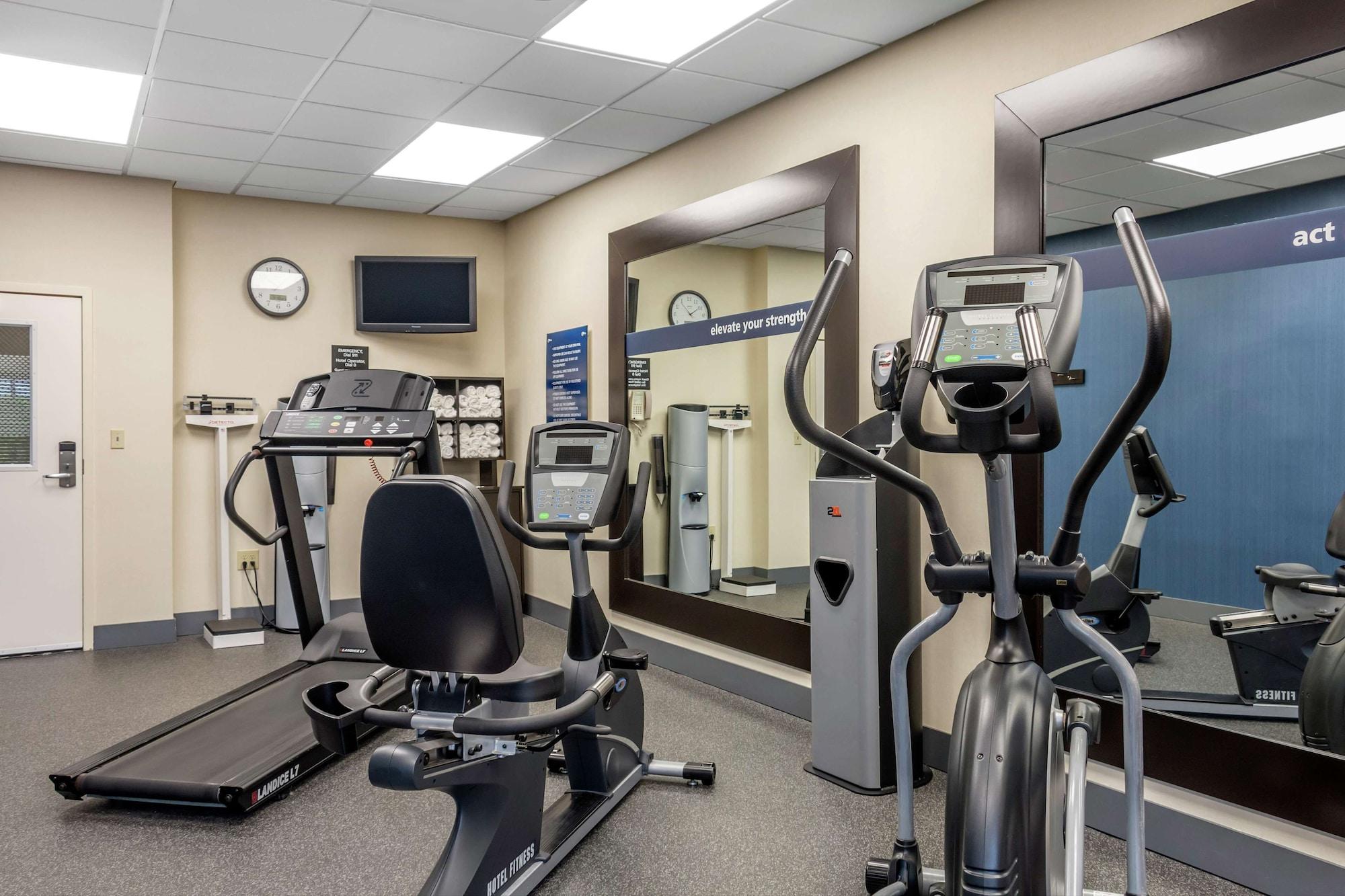 Gimnasio Hampton Inn Adel