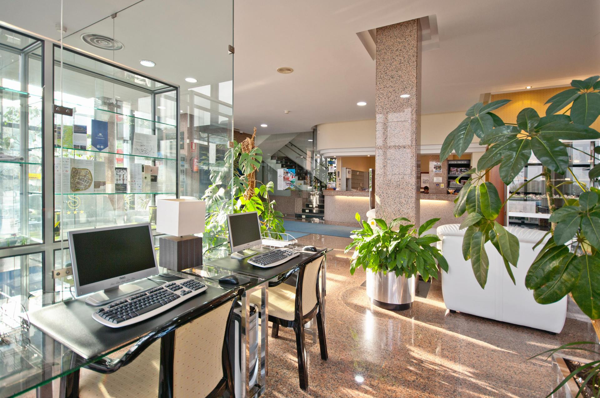 Vista Lobby Hotel Auditorio Santiago & SPA