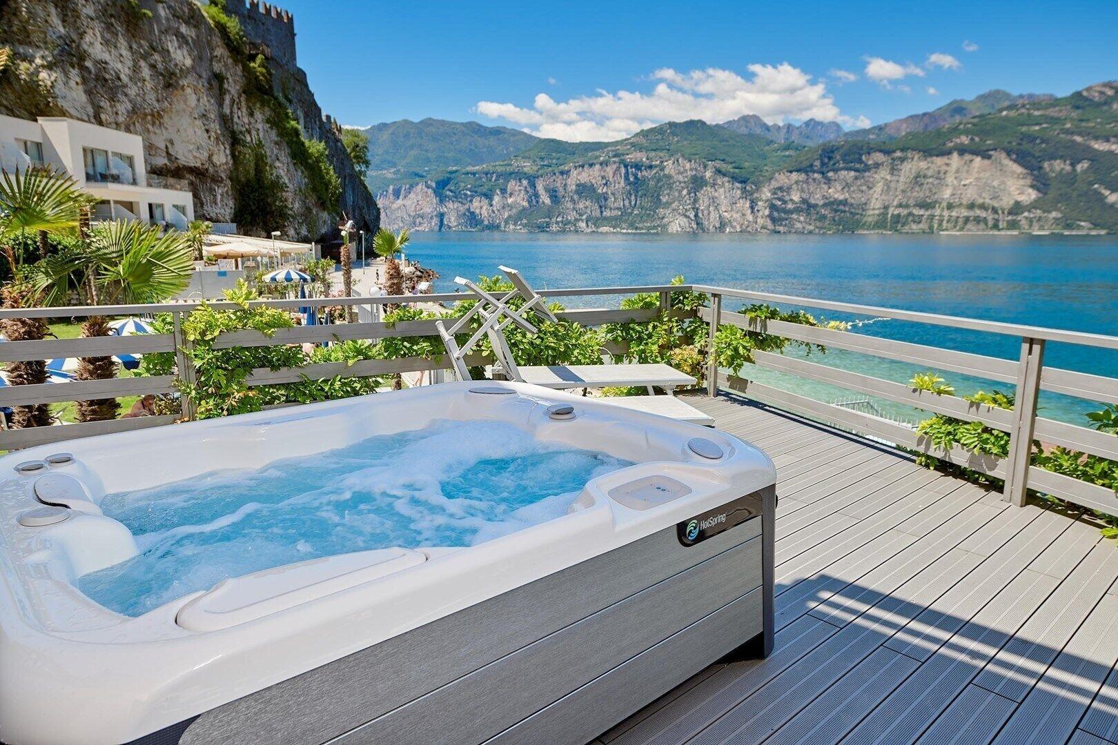 Vista Exterior Hotel Castello Lake Front