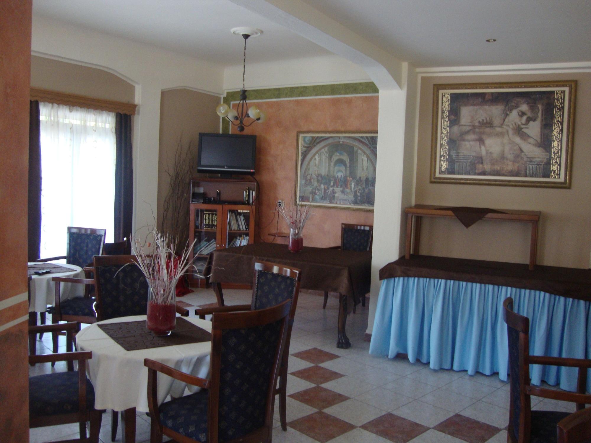 Bar/Salón Hotel Emporiko