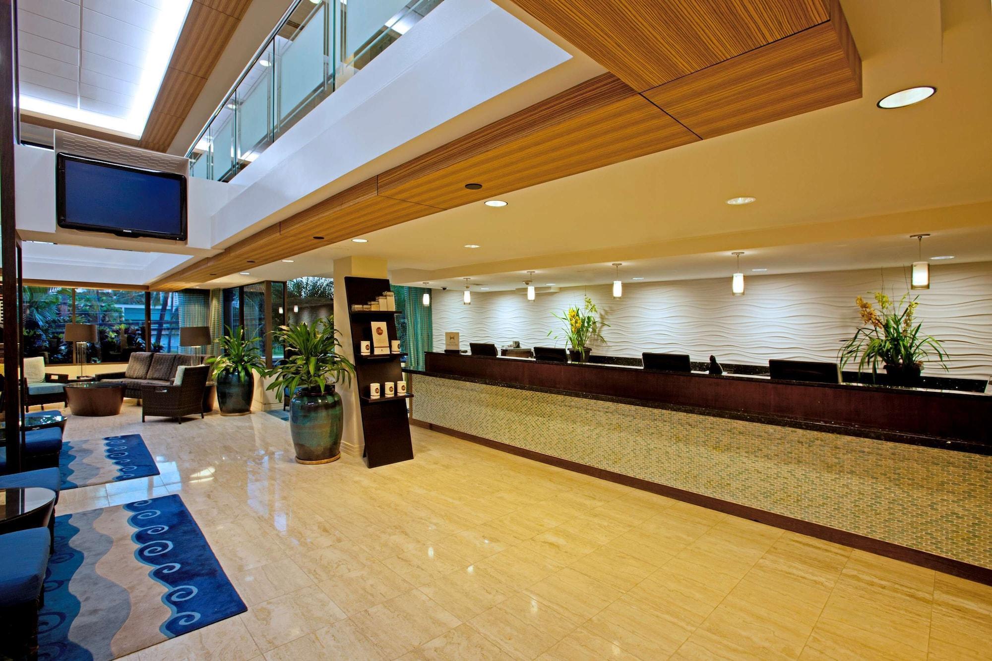 Vista Lobby DoubleTree by Hilton Hotel Alana - Waikiki Beach