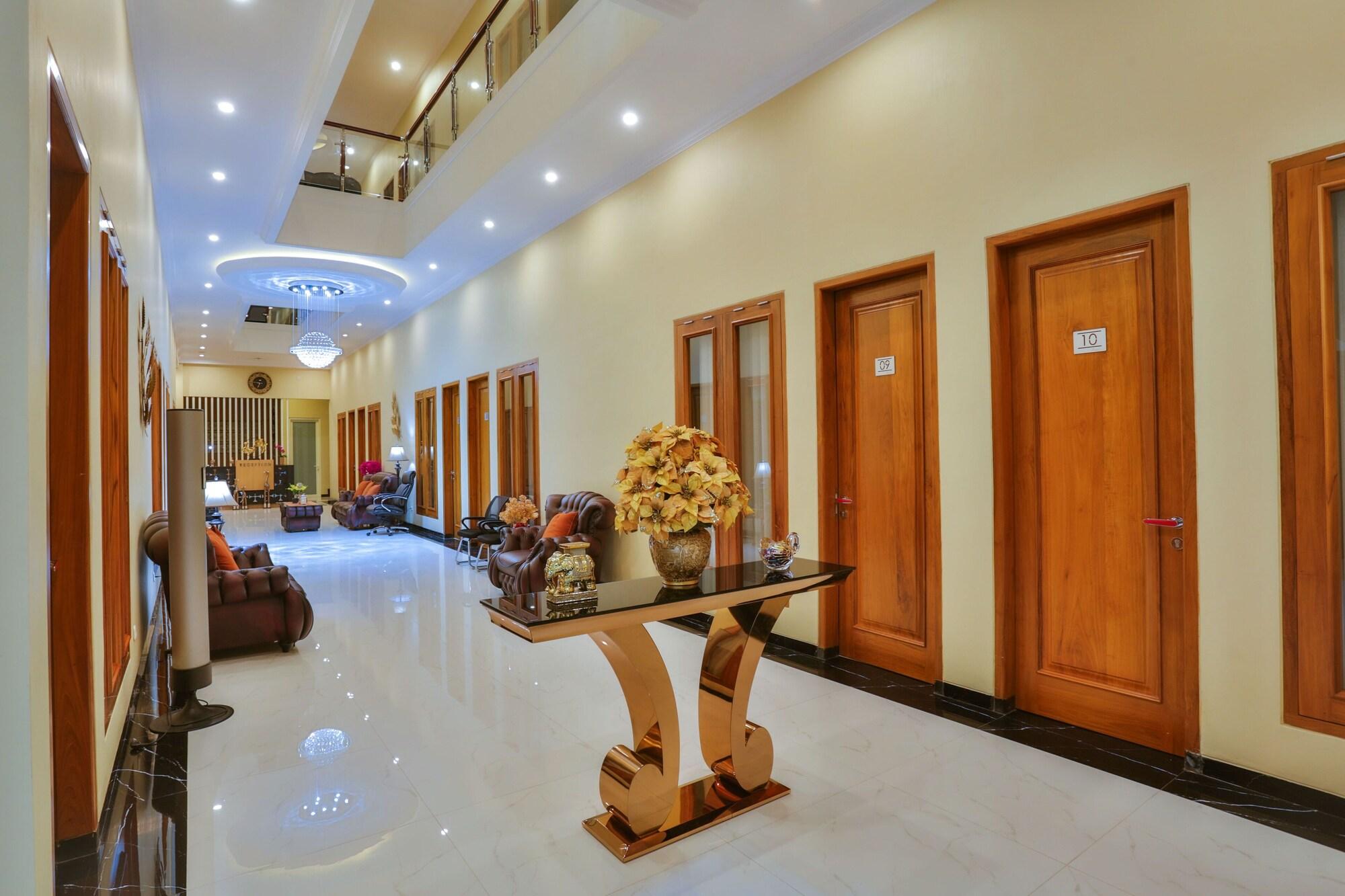 Vista Lobby The Horizontal Hotel Pacitan