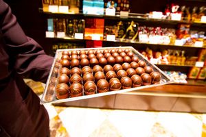 Actividad - Chocolate Hunting in Zurich with a Local - Small Group Walking Tour