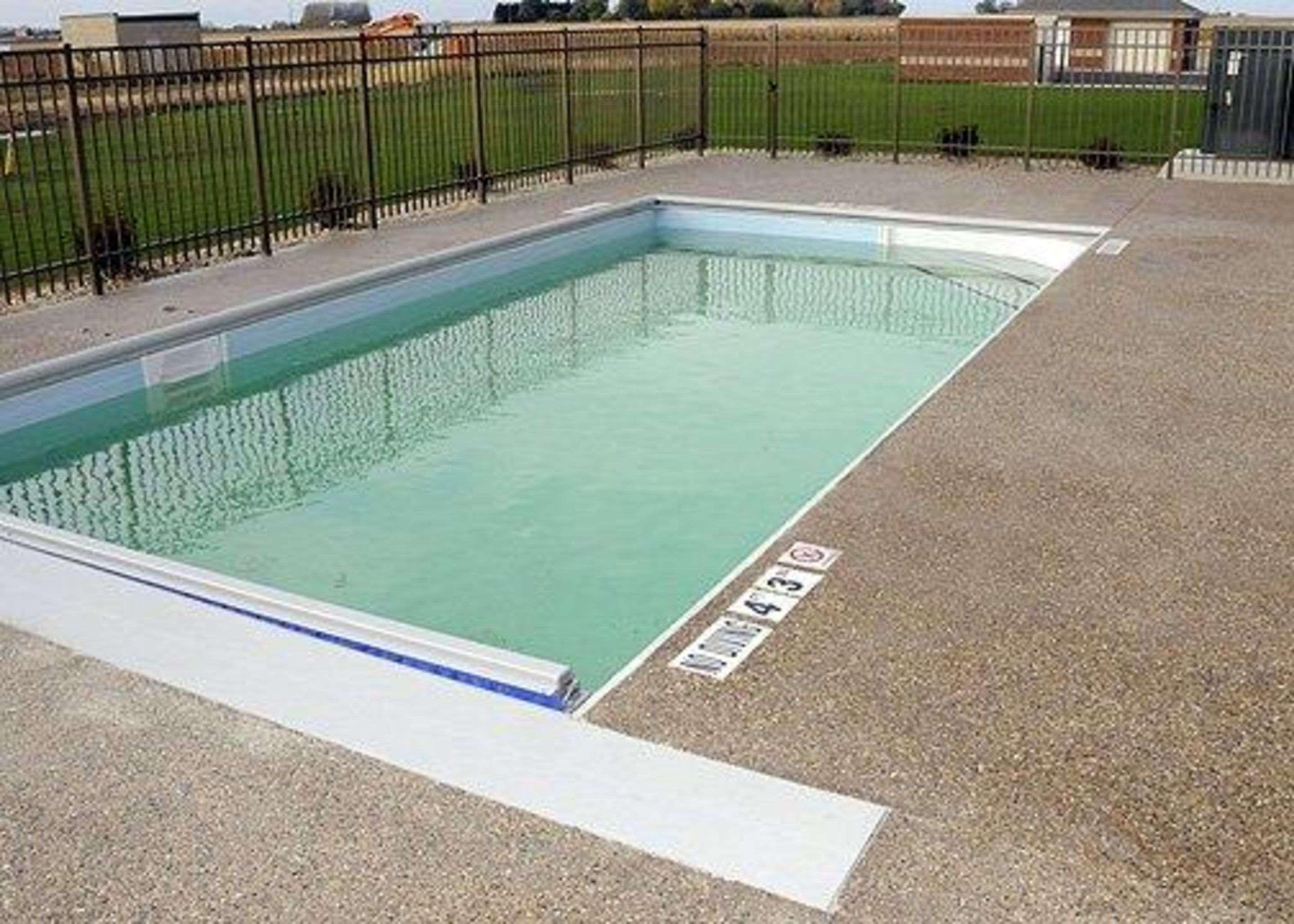 Vista Piscina Comfort Inn Hebron-Lowell Area