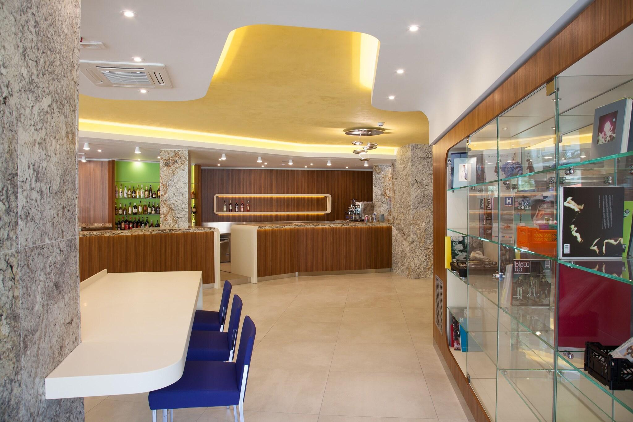 Bar/Salón Hotel Aria