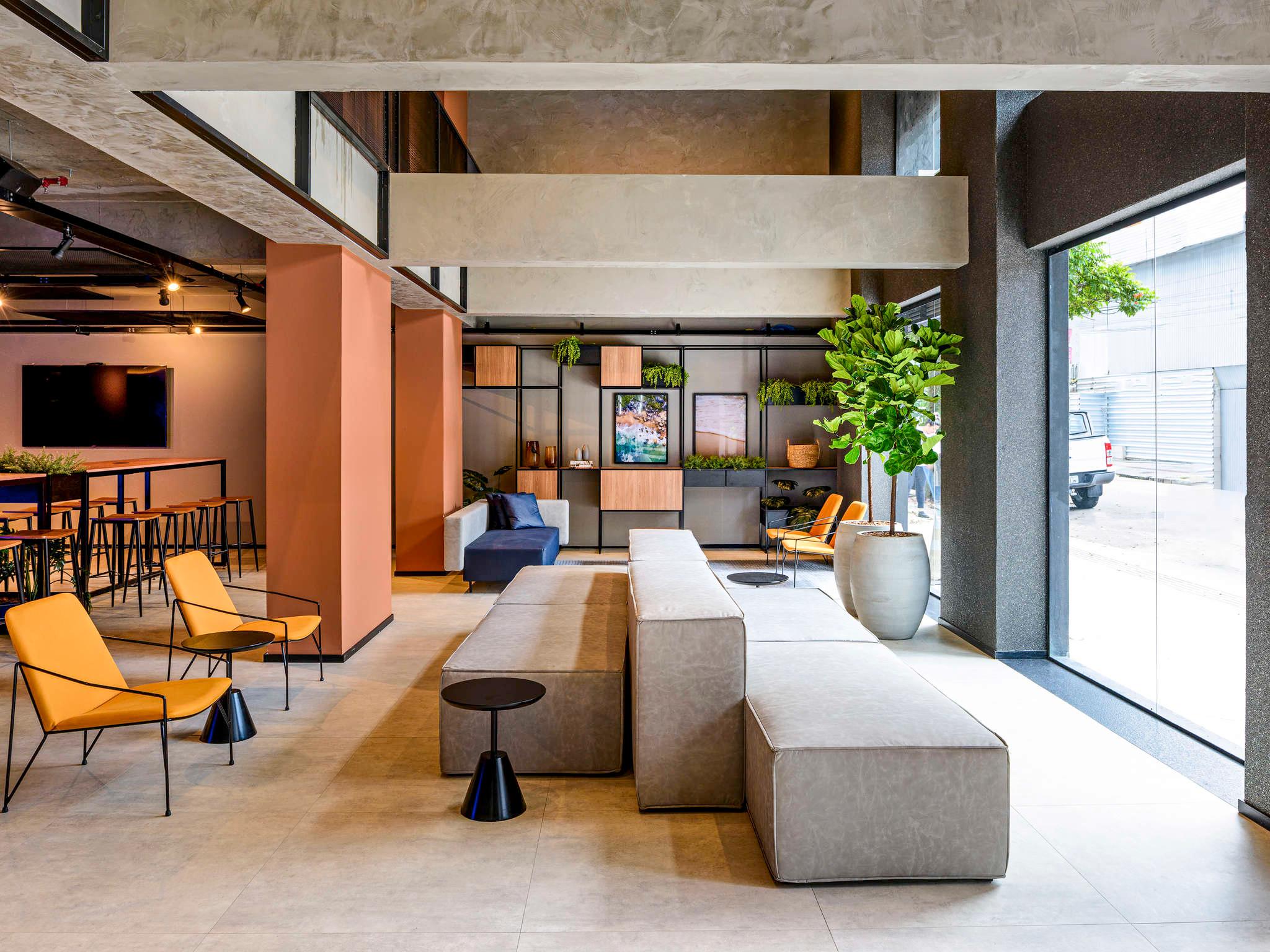 Vista Lobby Ibis Plaza Balneario Camboriu