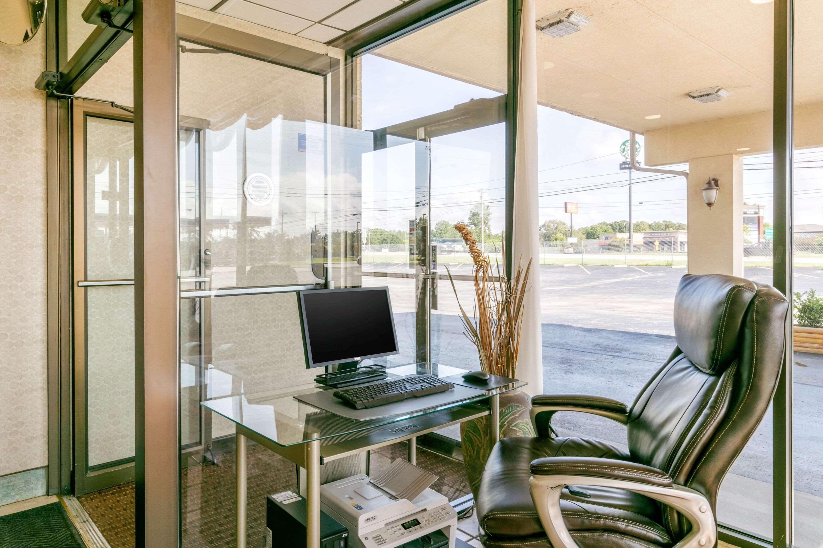 Centro de Negocios Quality Inn Manchester