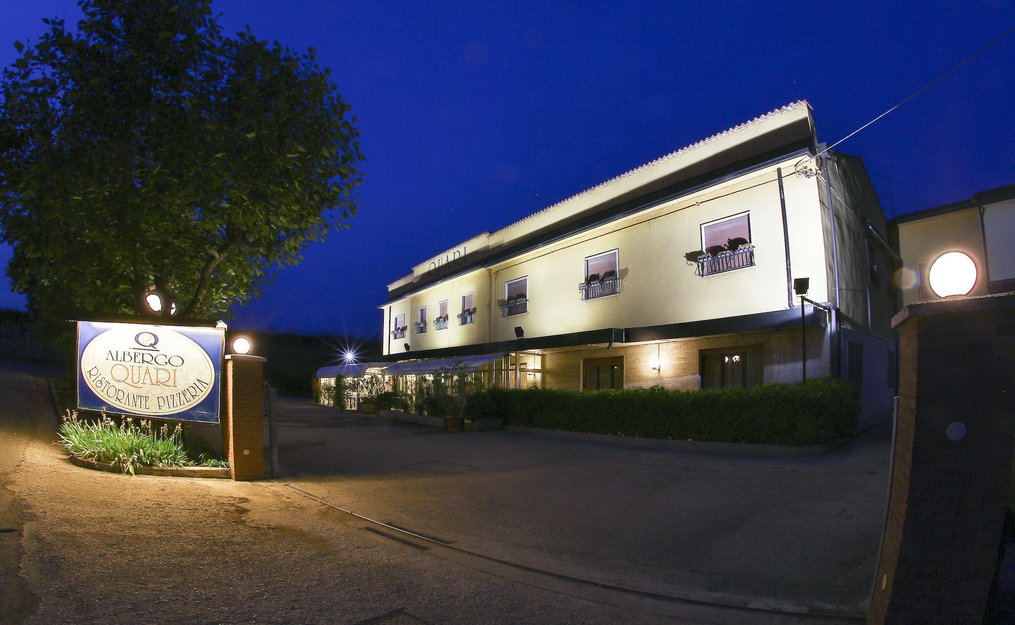 Vista Exterior Quari Hotel Restaurant & Pizza