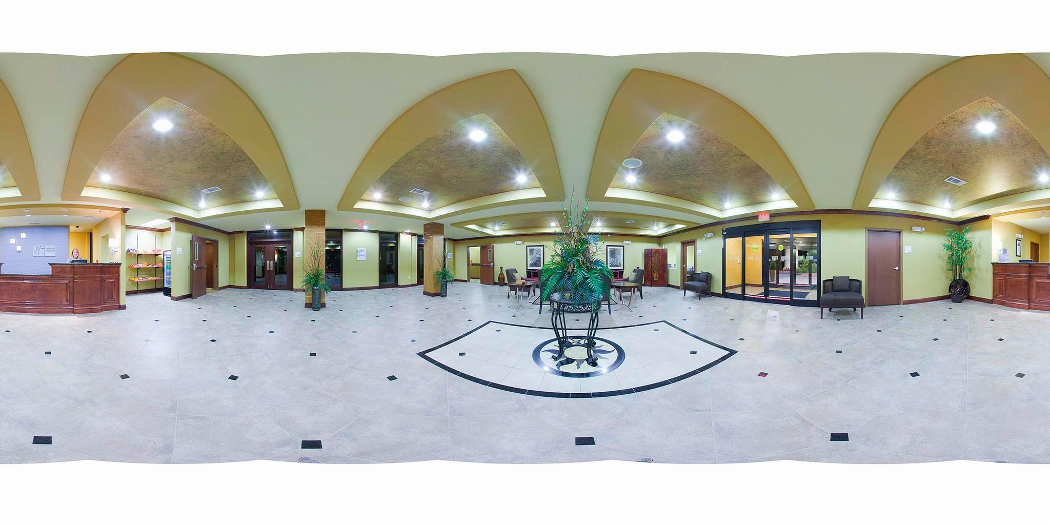 Vista Lobby Holiday Inn Express & Suites Foley by IHG