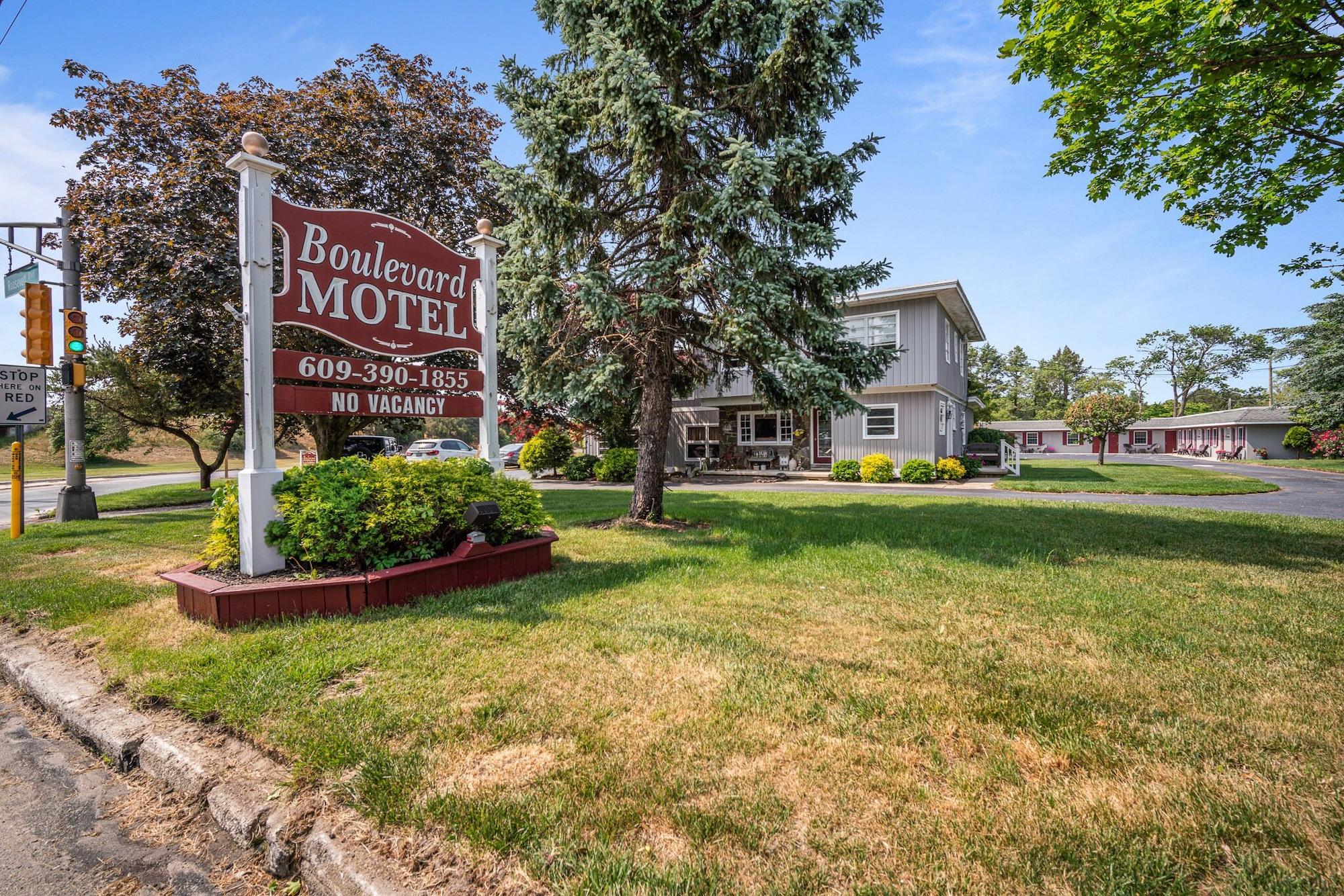 Varios Boulevard Motel