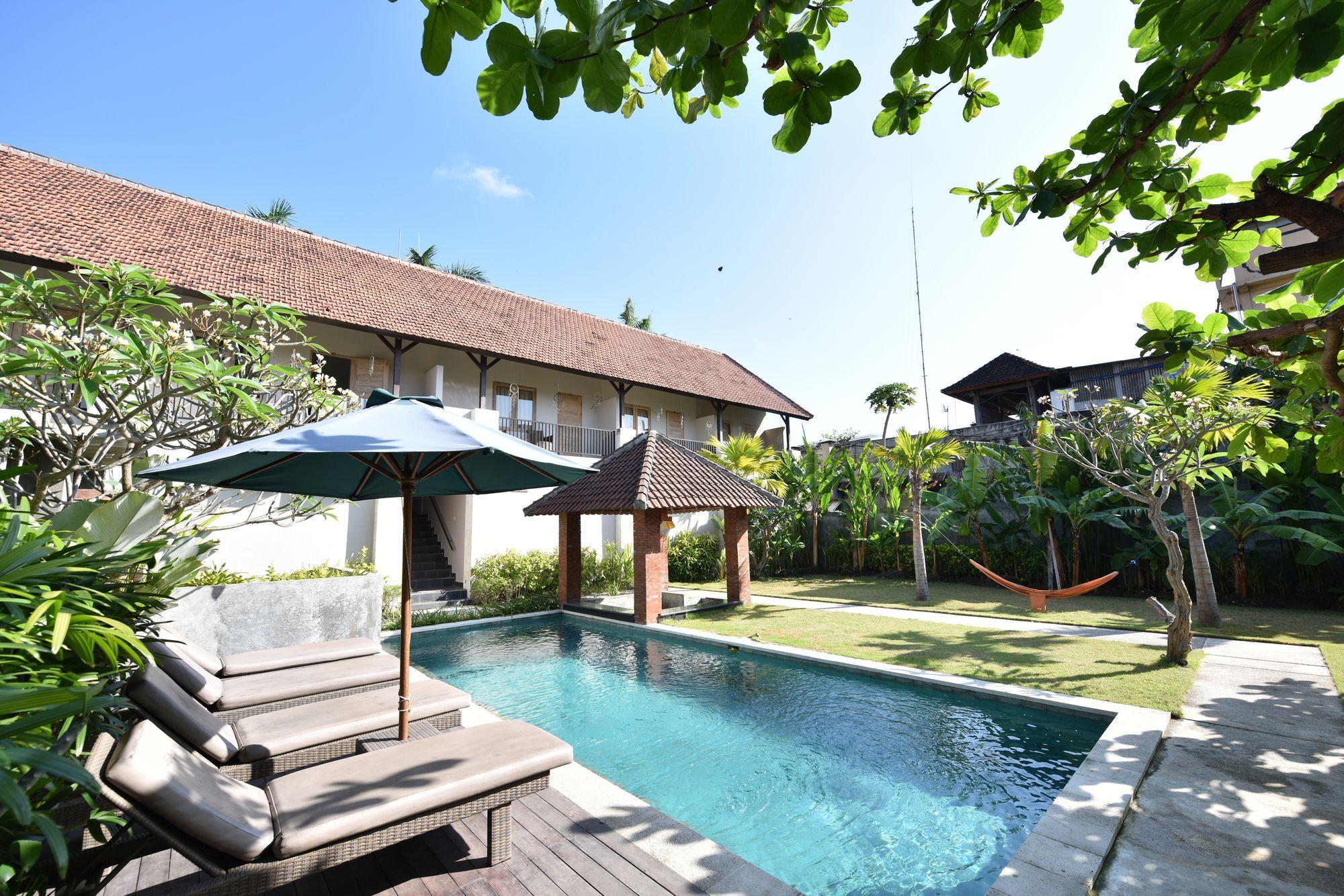 Varios Palm 57 Guest House