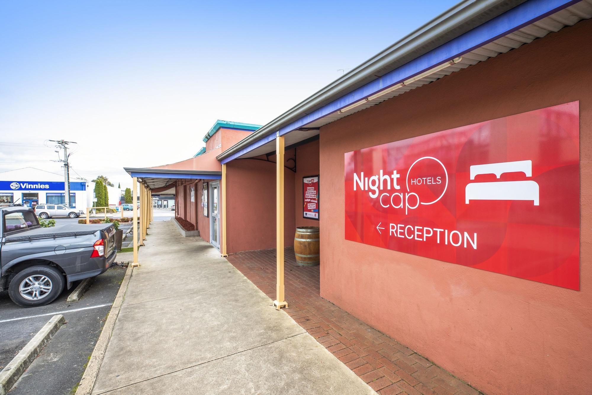Vista Exterior Nightcap at Federal Hotel Mt Gambier