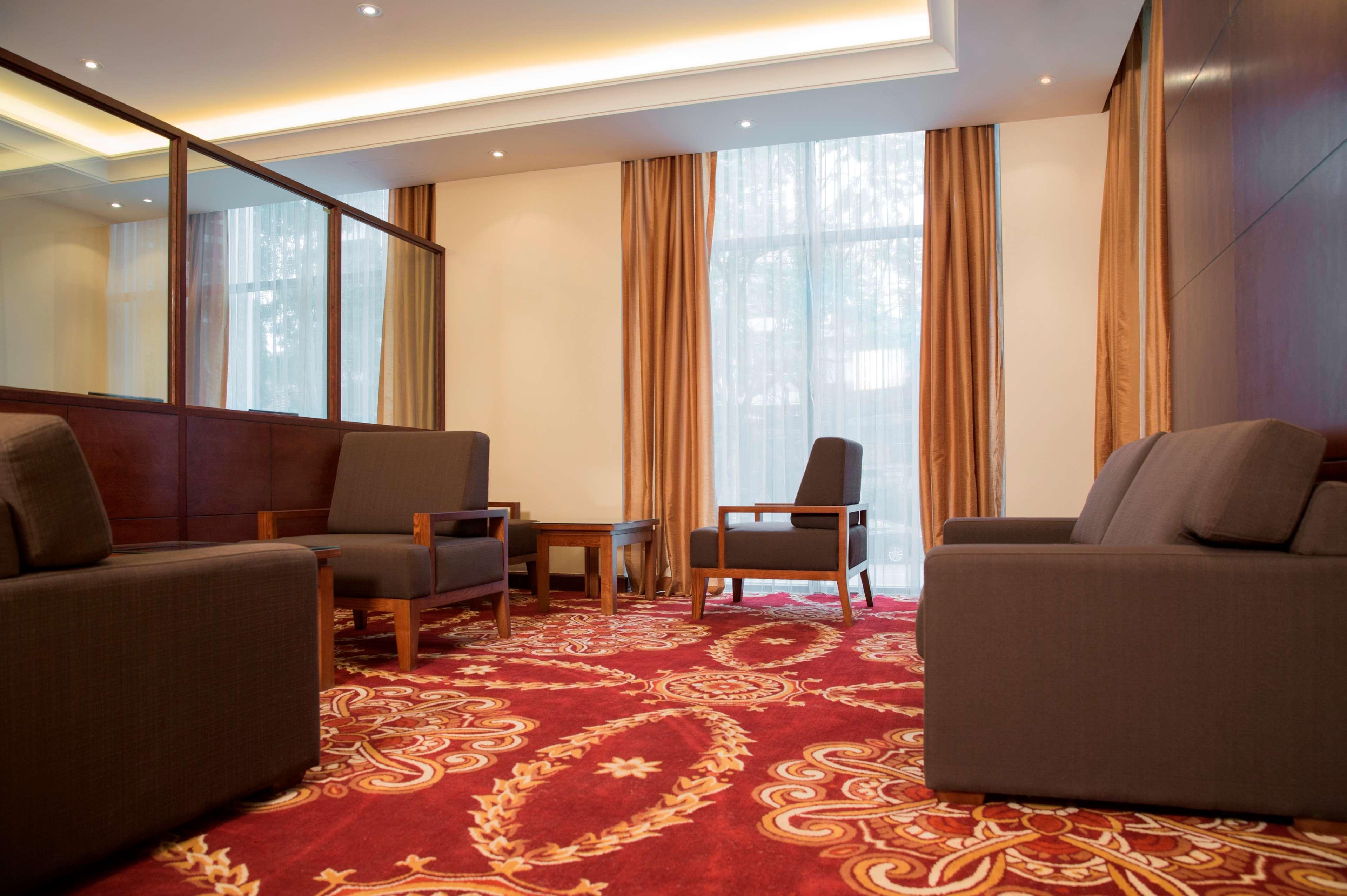 Vista Lobby Hilton Garden Inn Hanoi