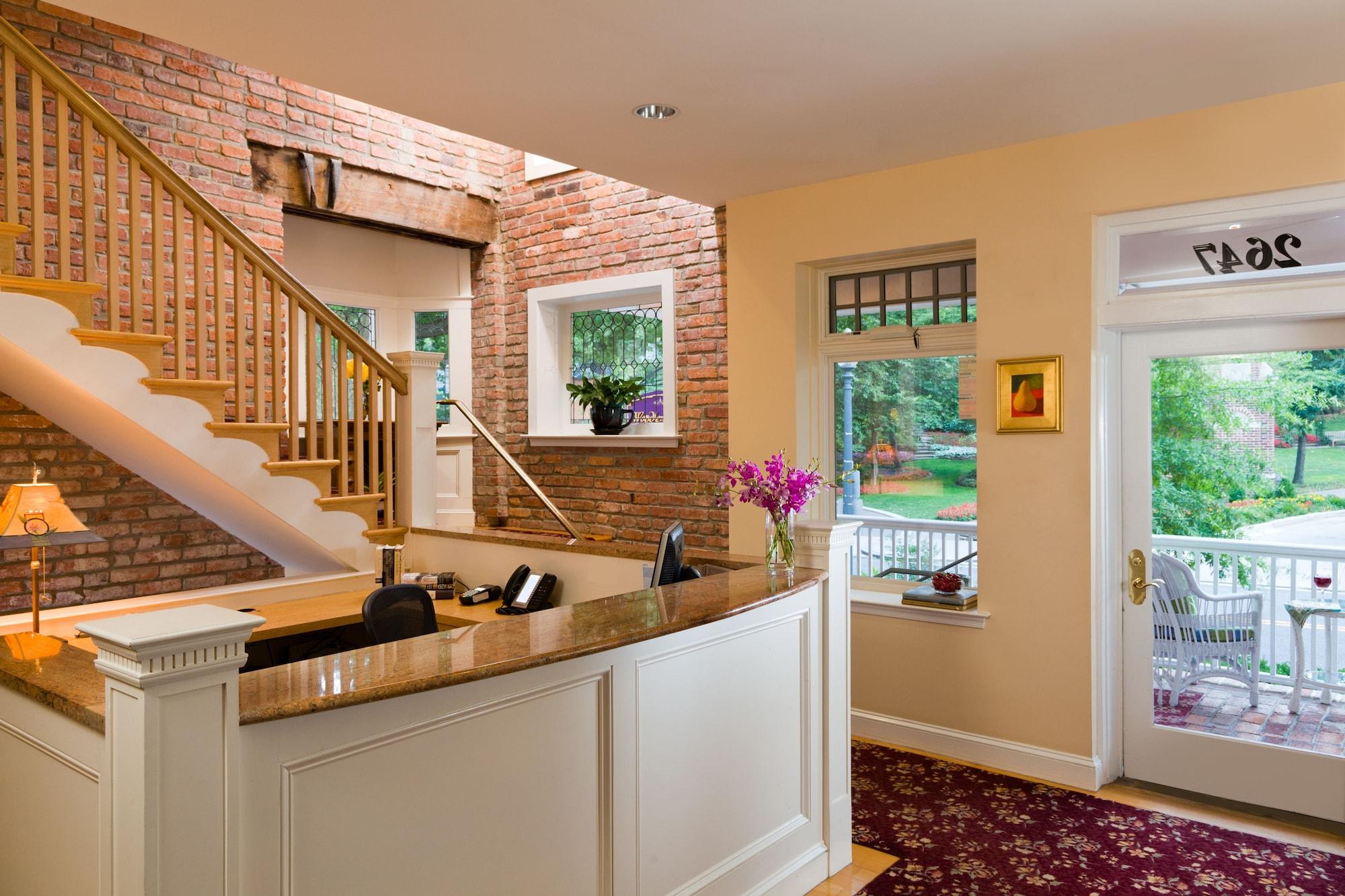 Vista Lobby Woodley Park Guest House