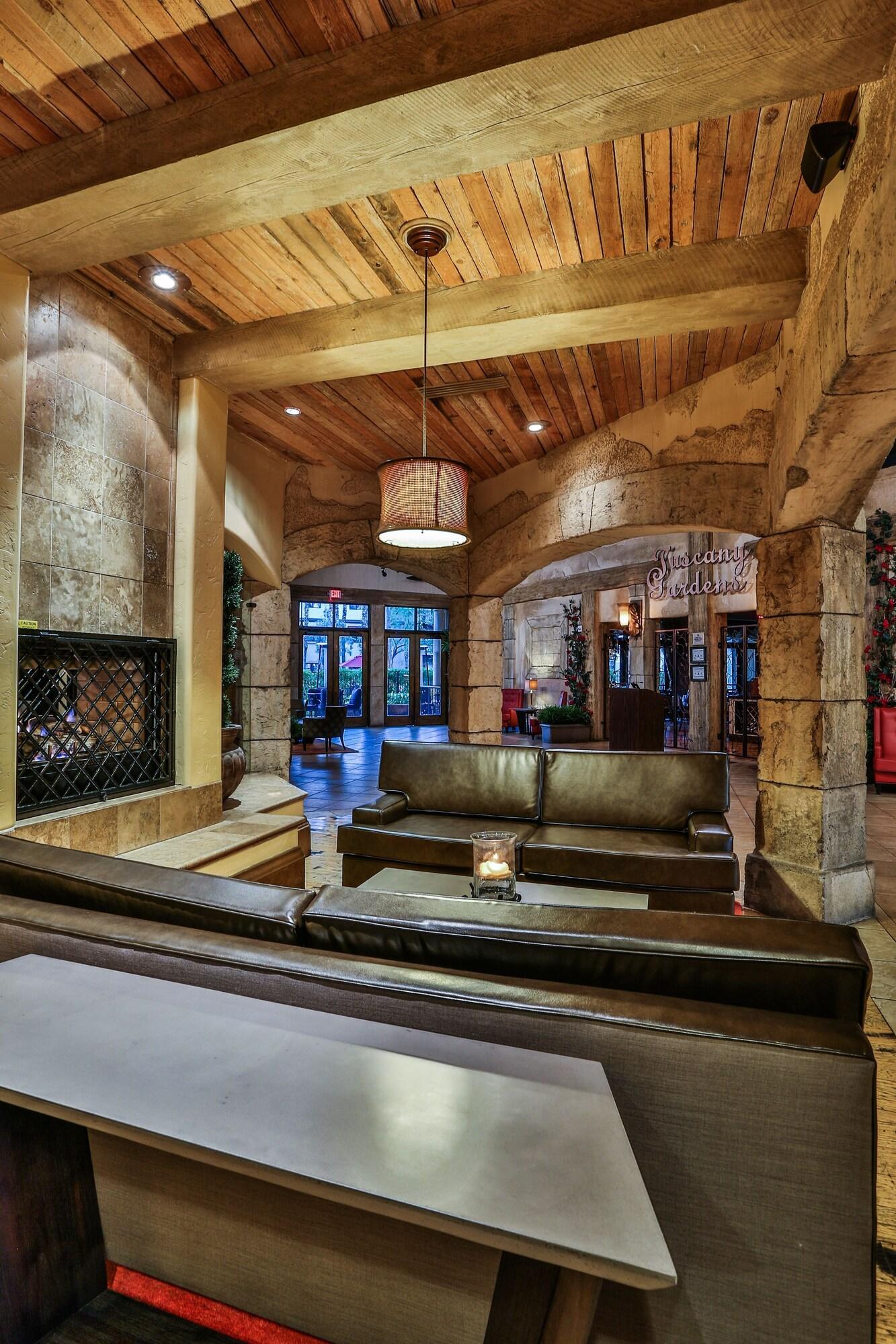 Vista Lobby Tuscany Suites & Casino