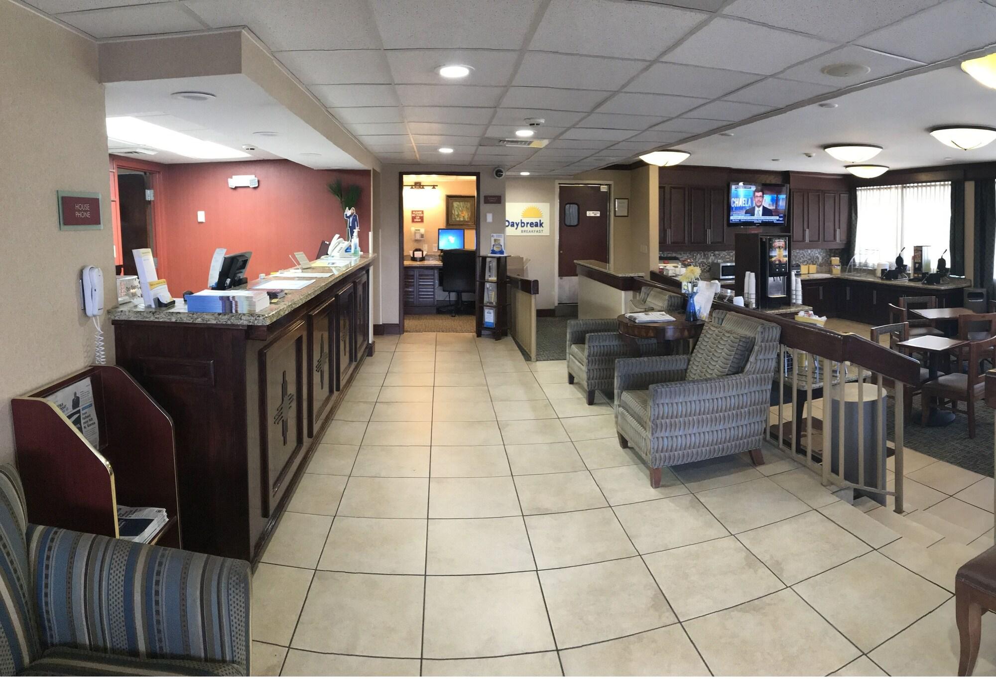 Vista Lobby Days Inn by Wyndham Las Cruces