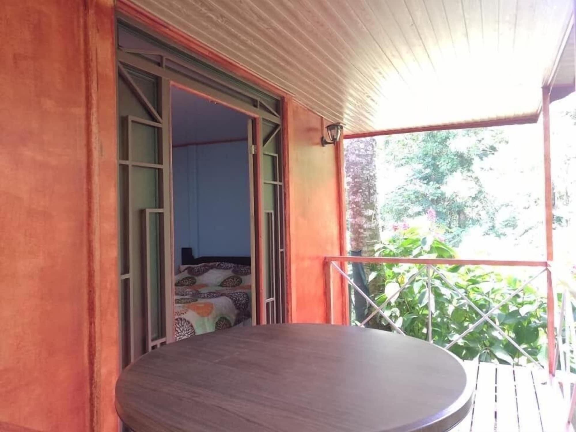 Vista Exterior Cabinas Ecogarden Arenal