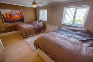 Alquiler Vacacional - SPACIOUS LUXURY AMERICAN  LIVING WITH  2 FAMILY ROOMS IN THIS HIGH END HOME.