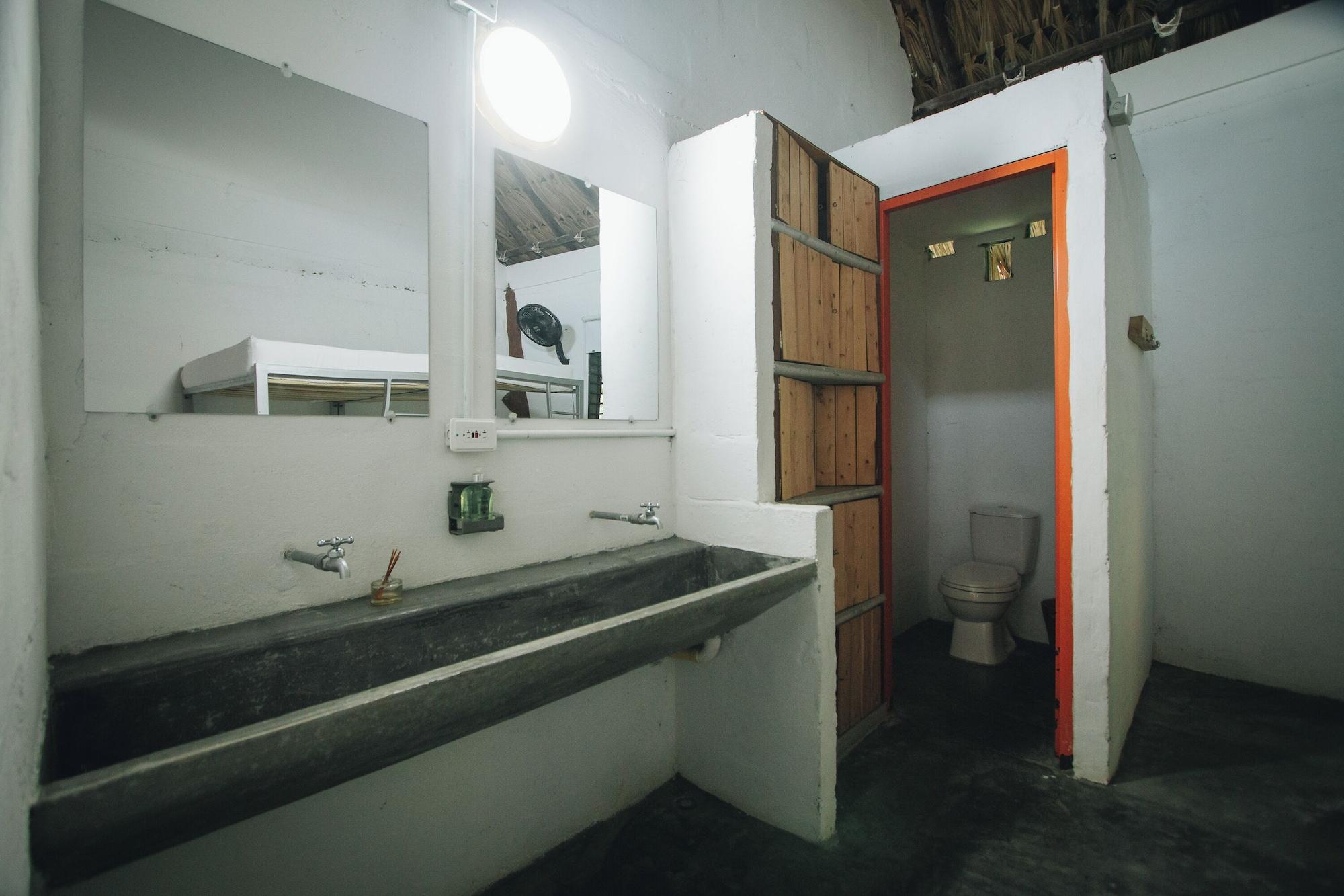 Equipamiento de Habitación Makenke Hostel By Los Colores Ecoparque