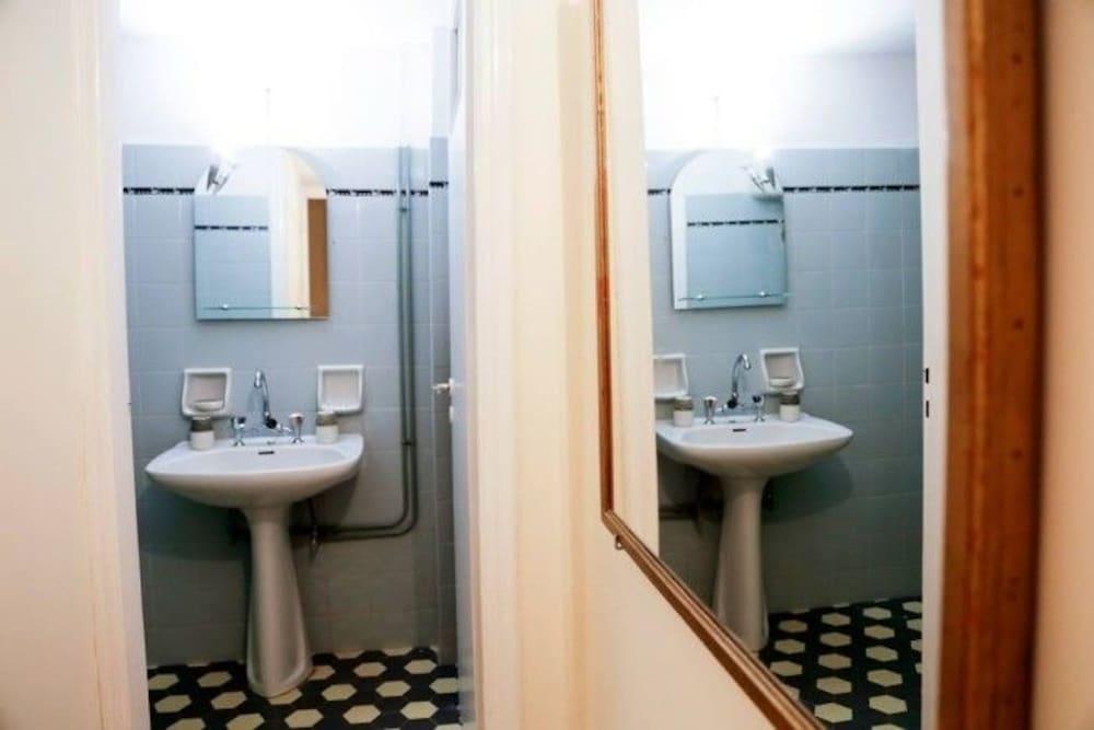 Equipamiento de Habitación Chameleon Youth Hostel - Hostel