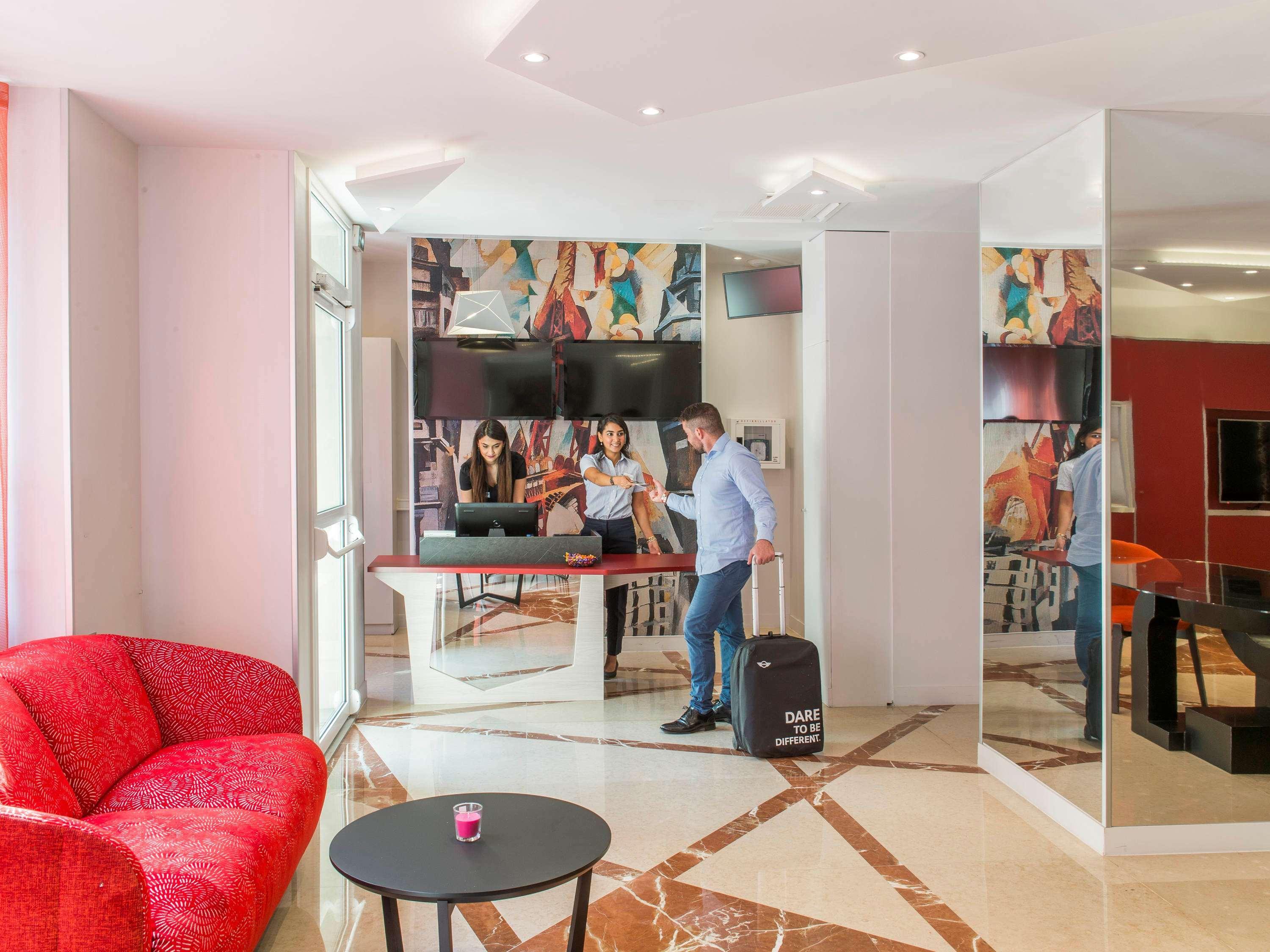 Vista Lobby Hôtel Mercure Paris Pont de Levallois Neuilly