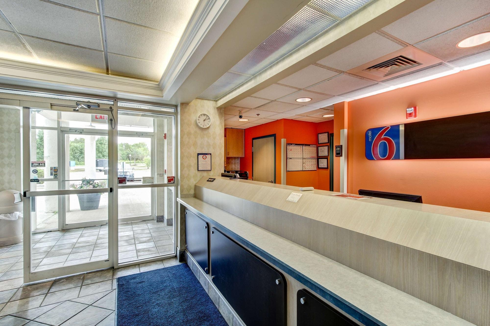 Vista Lobby Motel 6 Medina, OH - Cleveland