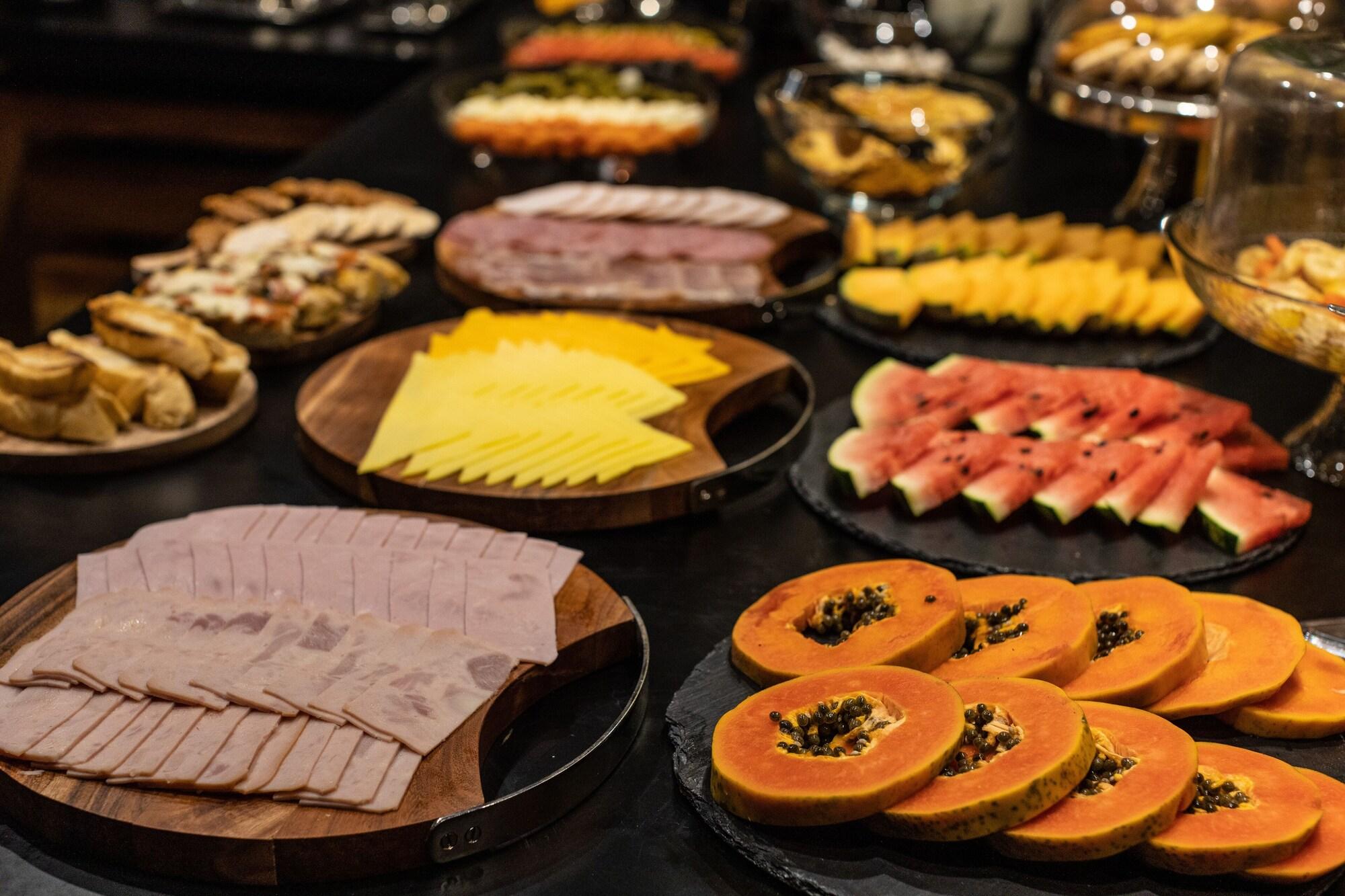 Restaurant awā Beachfront Hotel