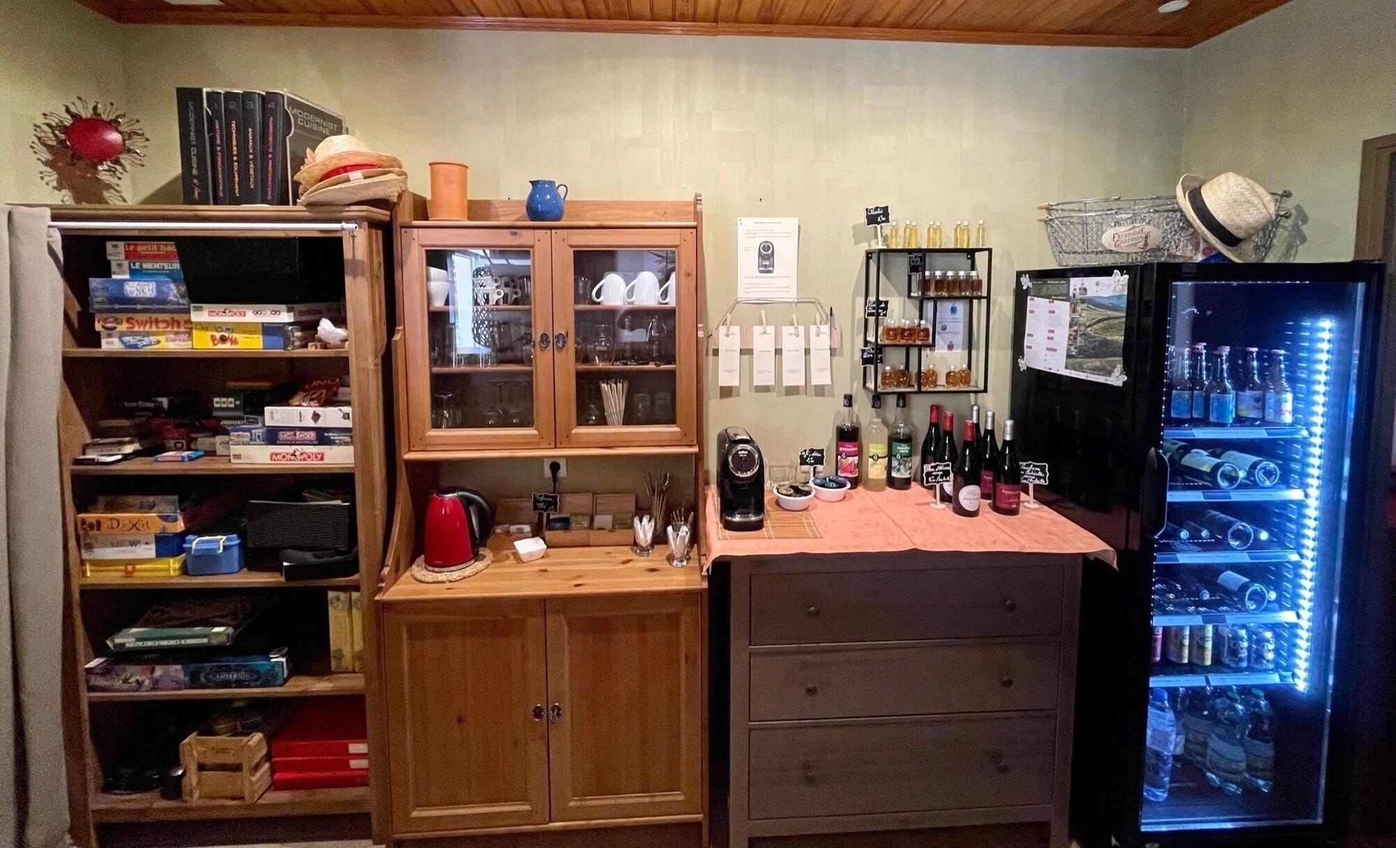 Bar/Salón L'Oustaloise