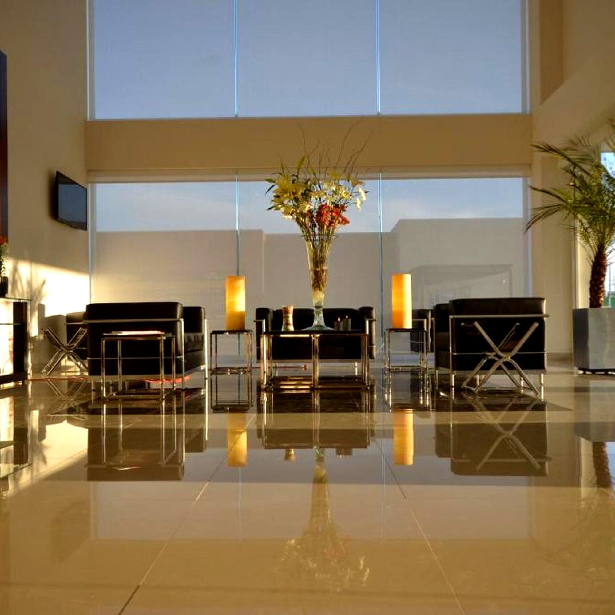 Vista Lobby Hotel Lois Express Monterrey Aeropuerto La Fe